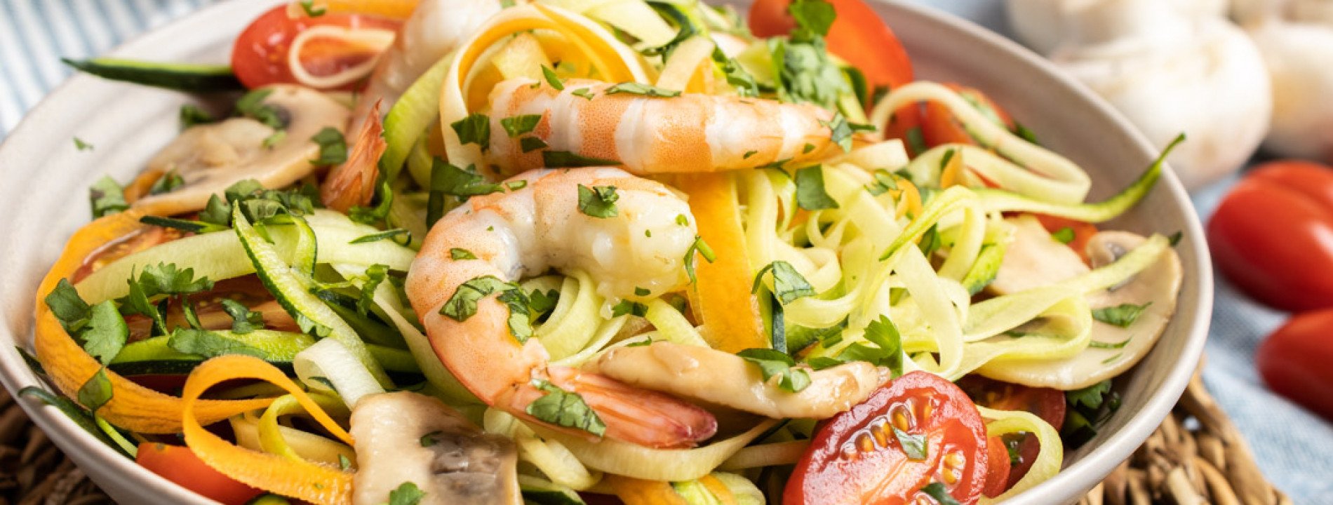 Zoodles com Cogumelos e Camarão