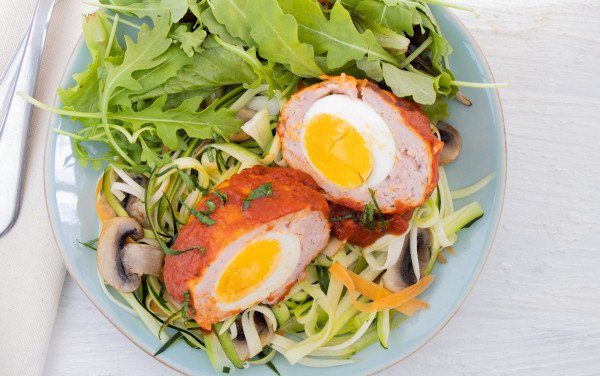 Almôndegas de Frango com Ovo e Linguini de Curgete