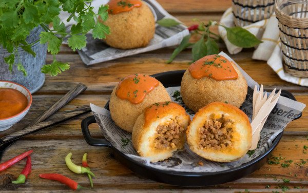 Bolinhas de Batata Recheadas com Carne