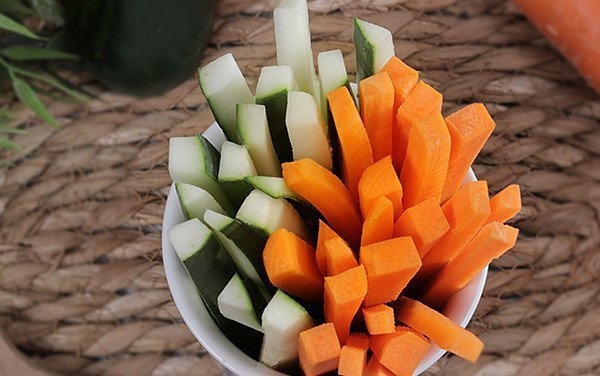 Mix Carrot Sticks and Zucchini
