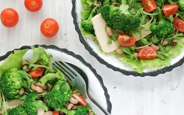 Salada de Feijão Frade e Tofu Assado