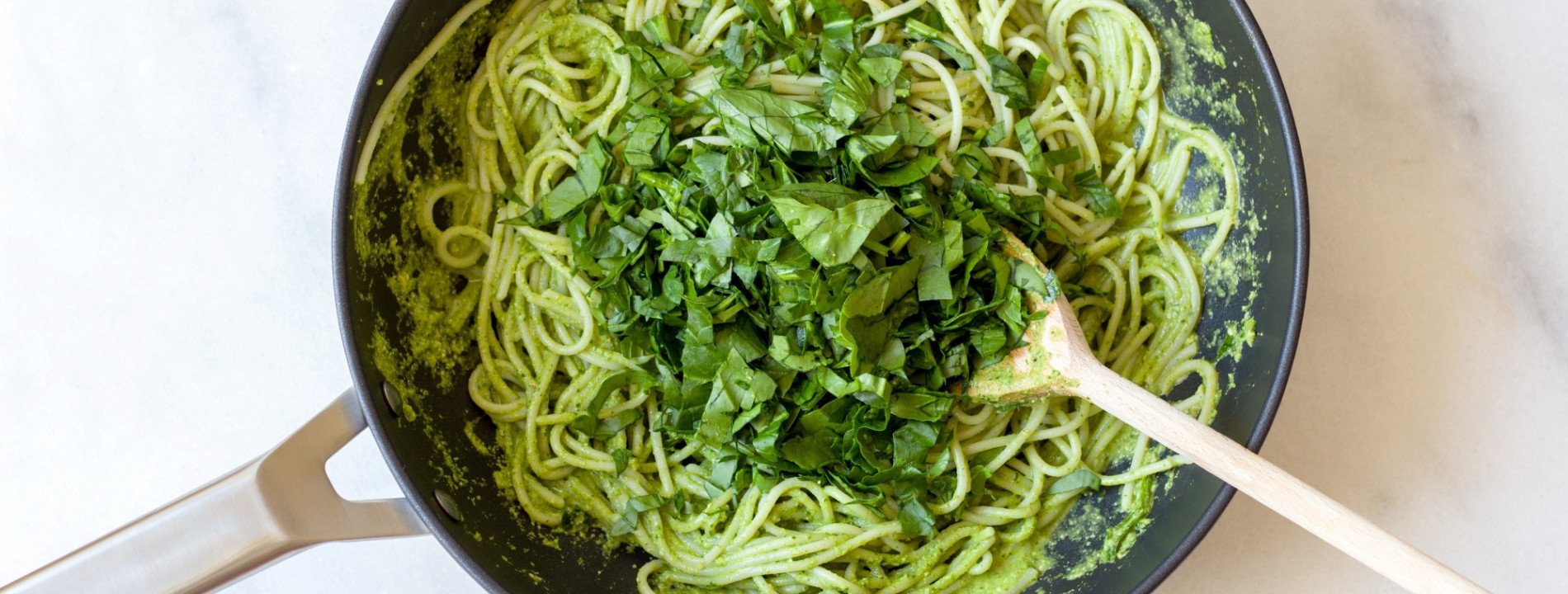 Spaghetti with walnut and spinach pesto