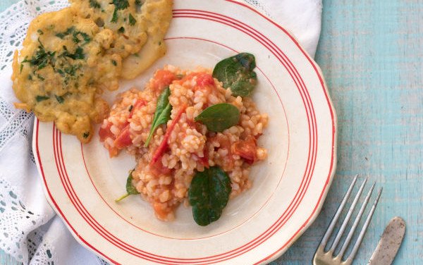 Pataniscas de Grão-de-Bico com Arroz de Tomate